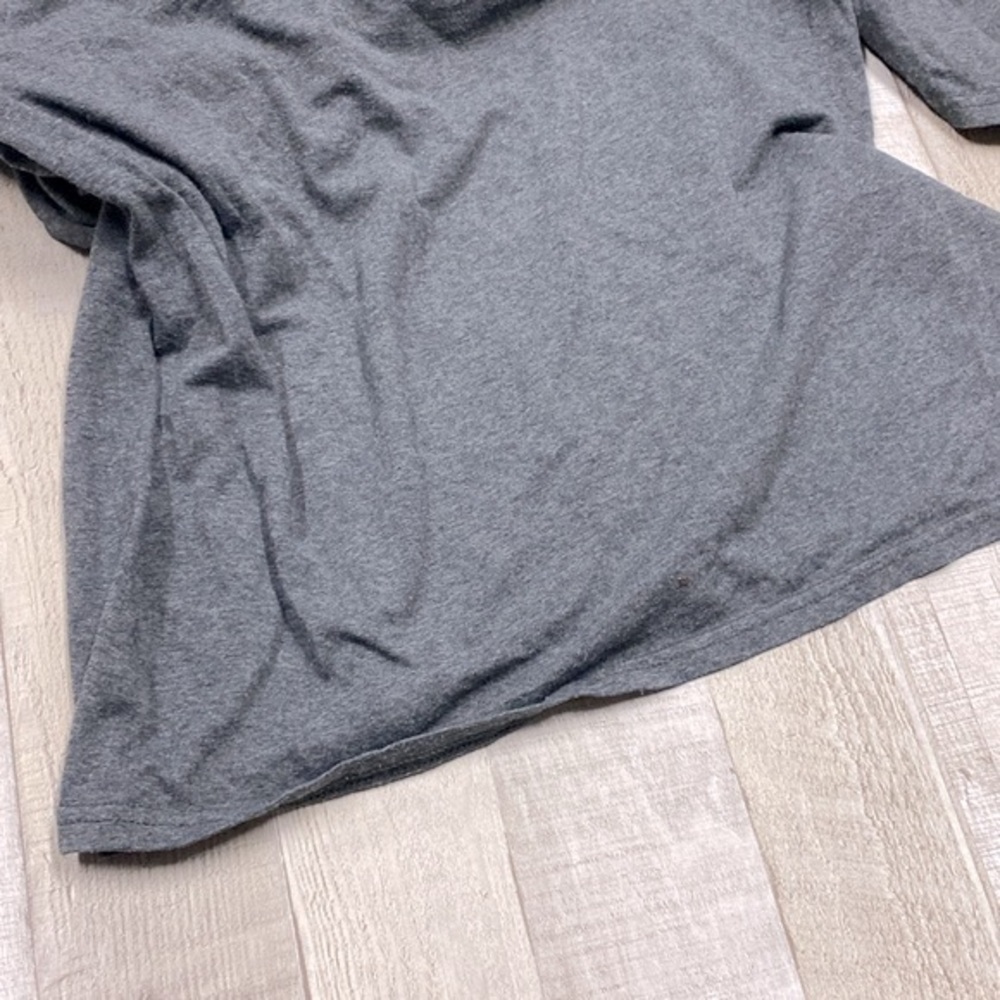 Living the Mom Life grey T-shirt size large - Picture 2 of 7